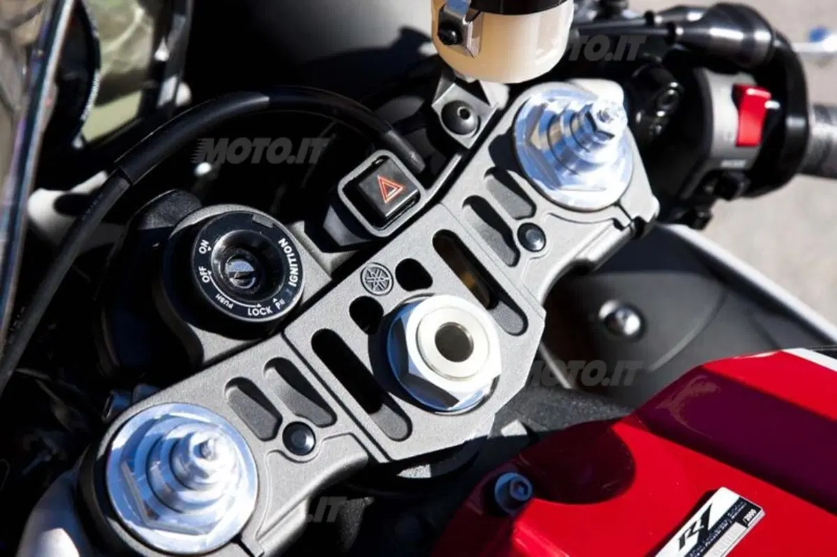 Yamaha YZF-R1 2012  (42)