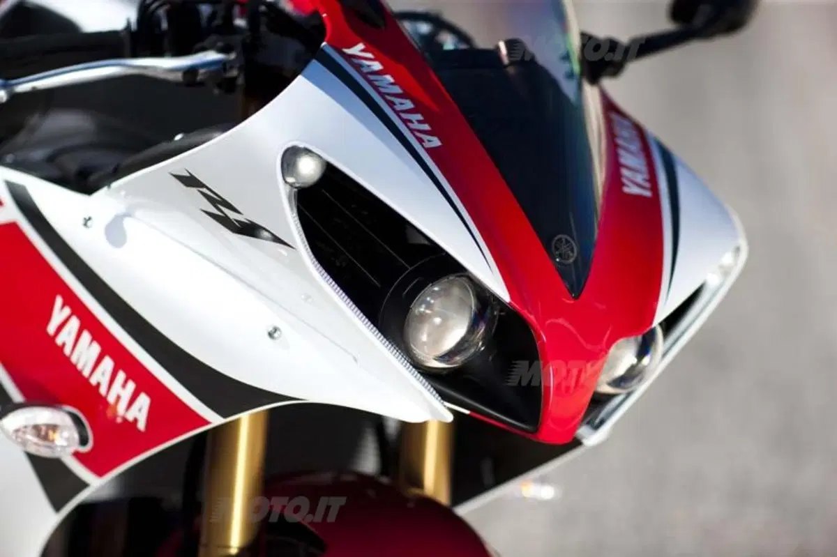 Yamaha YZF-R1 2012  (43)