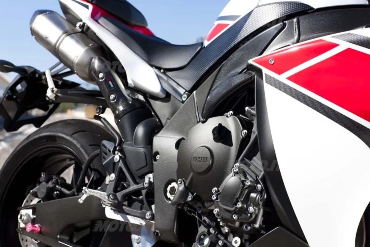 Yamaha YZF-R1 2012  (45)