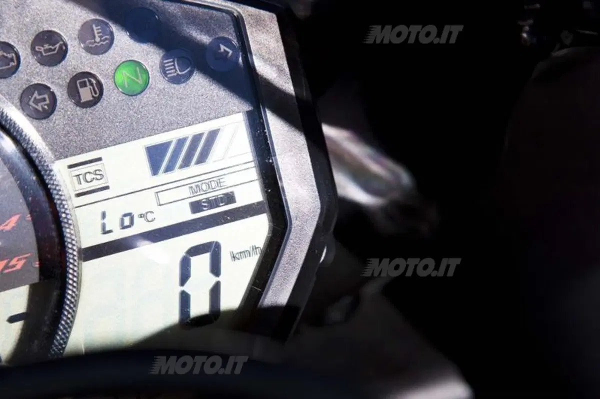 Yamaha YZF-R1 2012  (48)