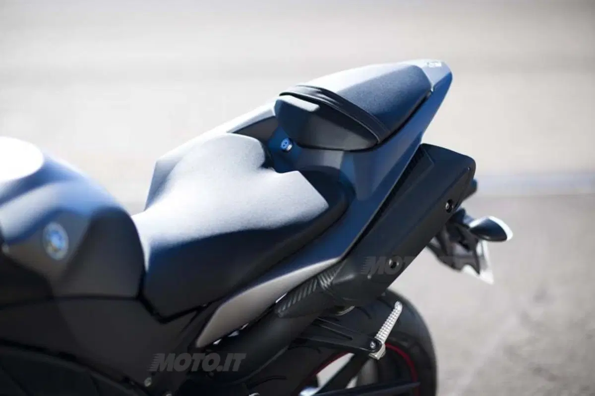 Yamaha YZF-R1 2012  (53)
