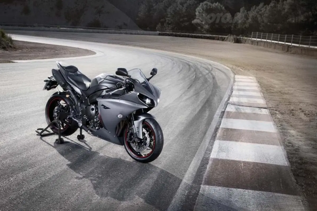 Yamaha YZF-R1 2012  (57)
