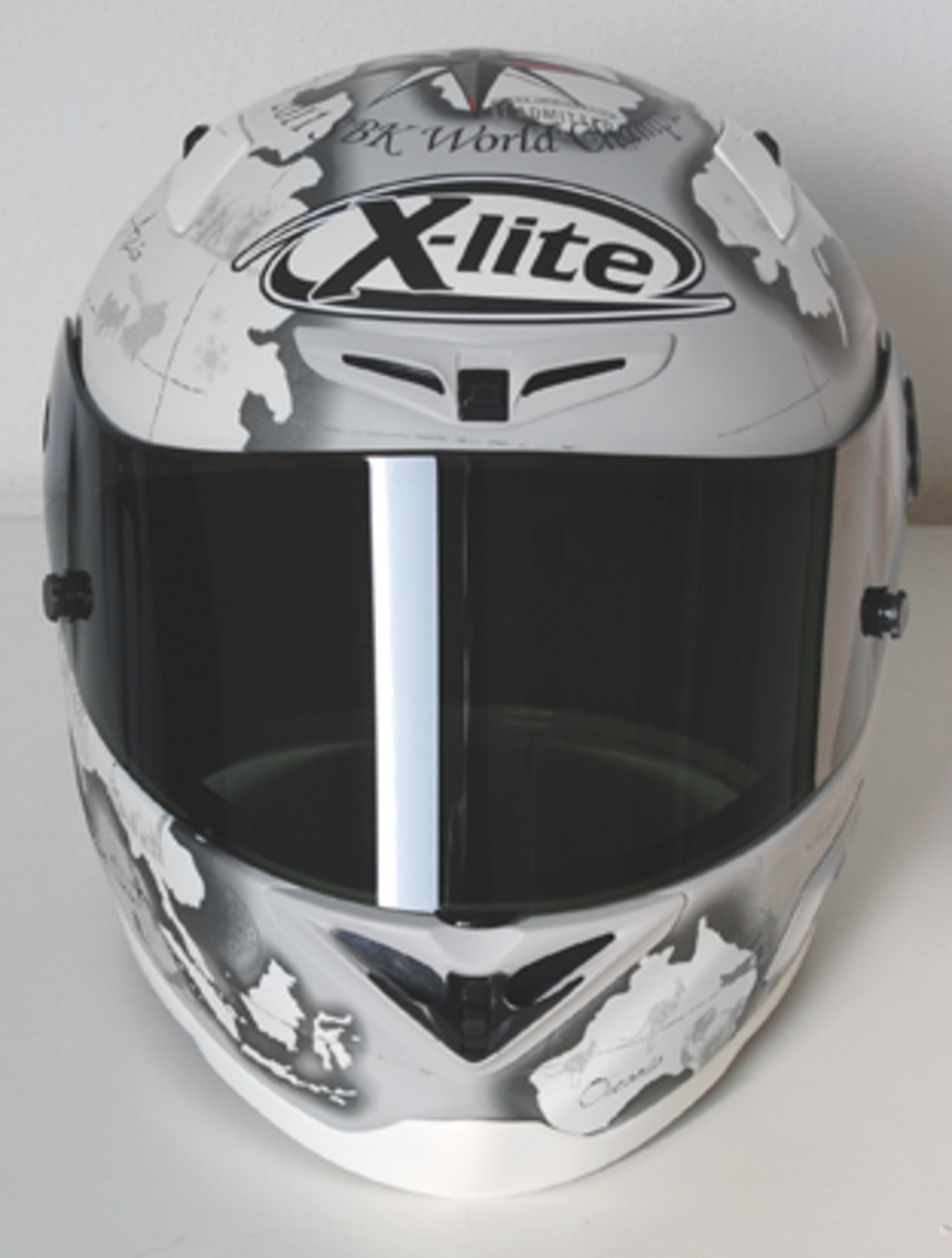 X-Lite: in vendita da fine anno la replica del casco celebrativo con cui Carlos Checa correr&agrave; a Portimao