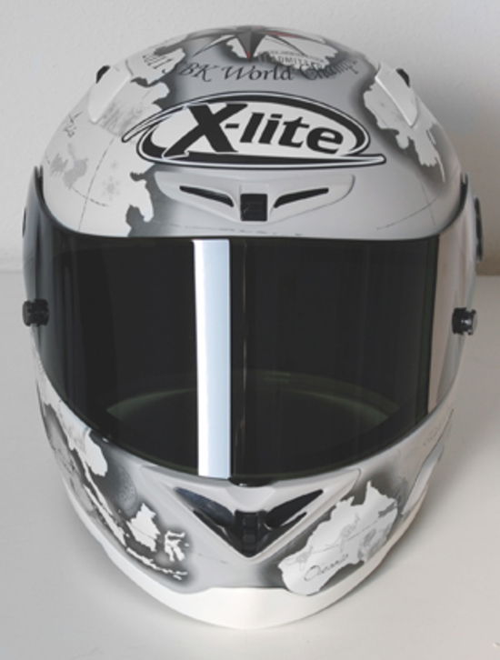 X-Lite: in vendita da fine anno la replica del casco celebrativo con cui Carlos Checa correrà a Portimao