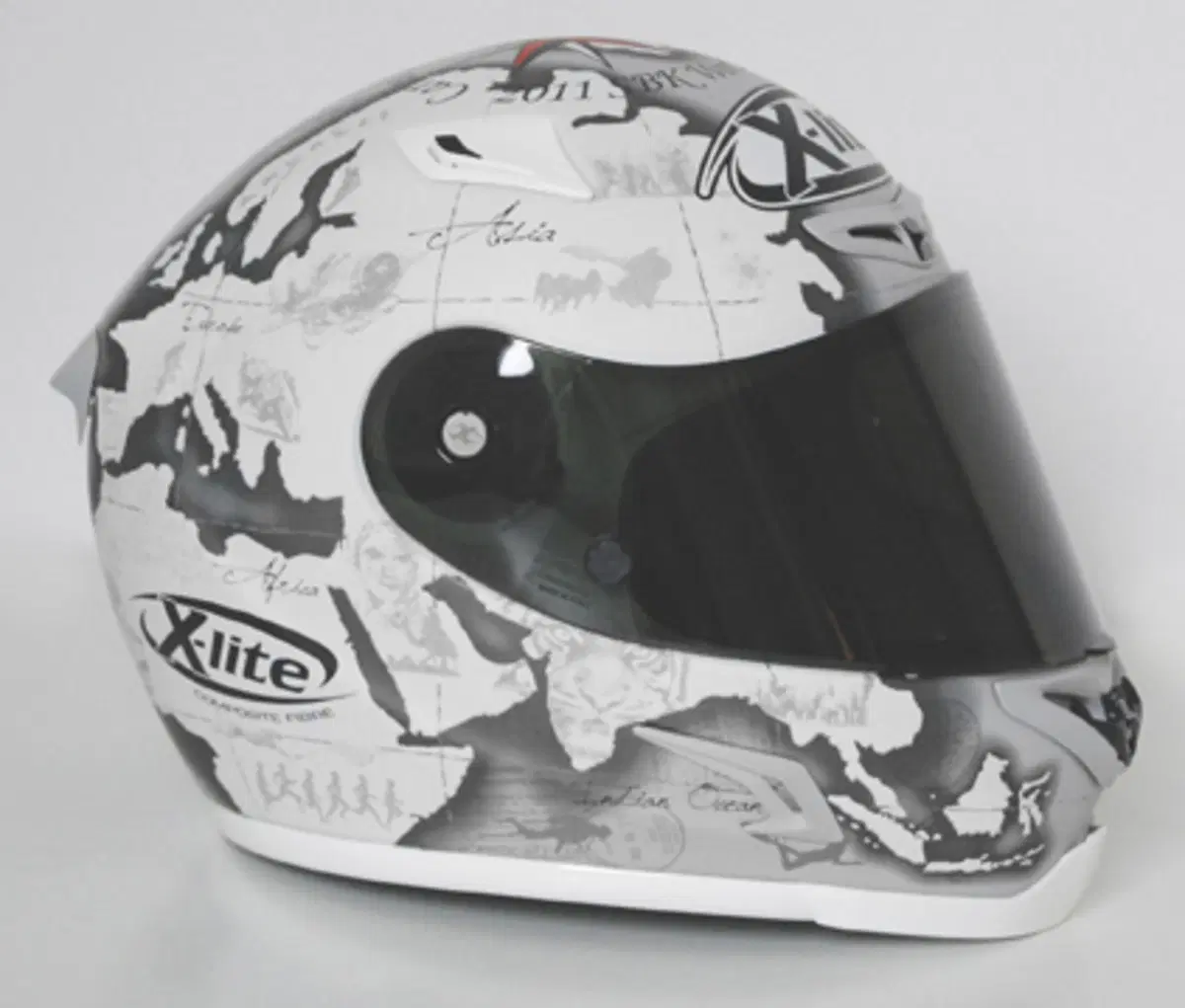 X-Lite: in vendita da fine anno la replica del casco celebrativo con cui Carlos Checa correrà a Portimao (3)