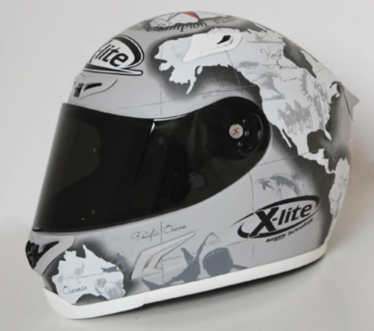 X-Lite: in vendita da fine anno la replica del casco celebrativo con cui Carlos Checa correrà a Portimao (4)