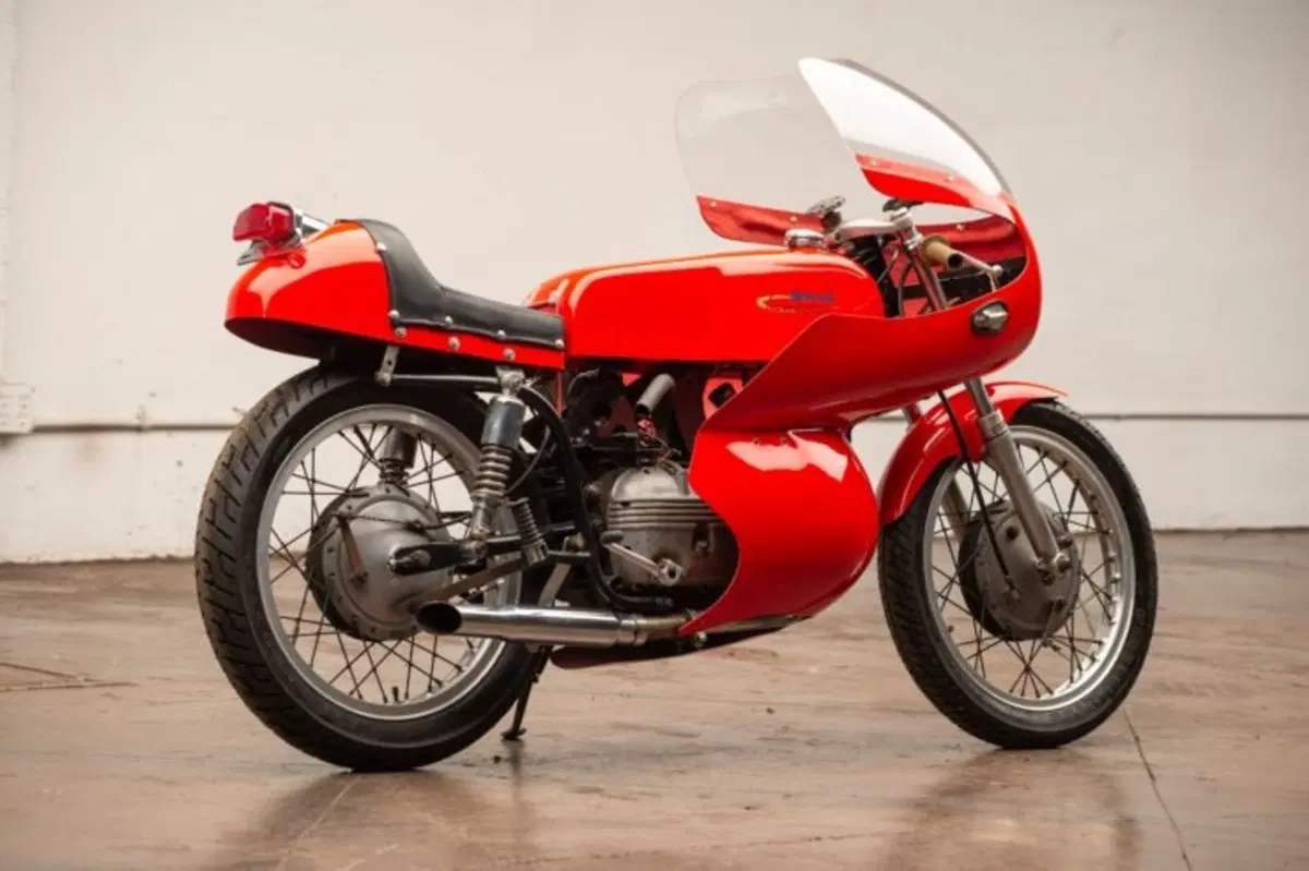 Aermacchi Harley-Davidson Sprint: una piccola belva fatta per la pista (4)