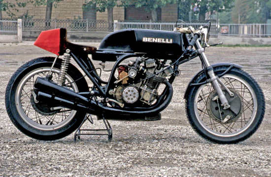 L’ultima Benelli 500 da GP era completamente diversa dalle precedenti quadricilindriche della stessa casa. Nel disegno del motore appariva evidente l’influenza della scuola giapponese