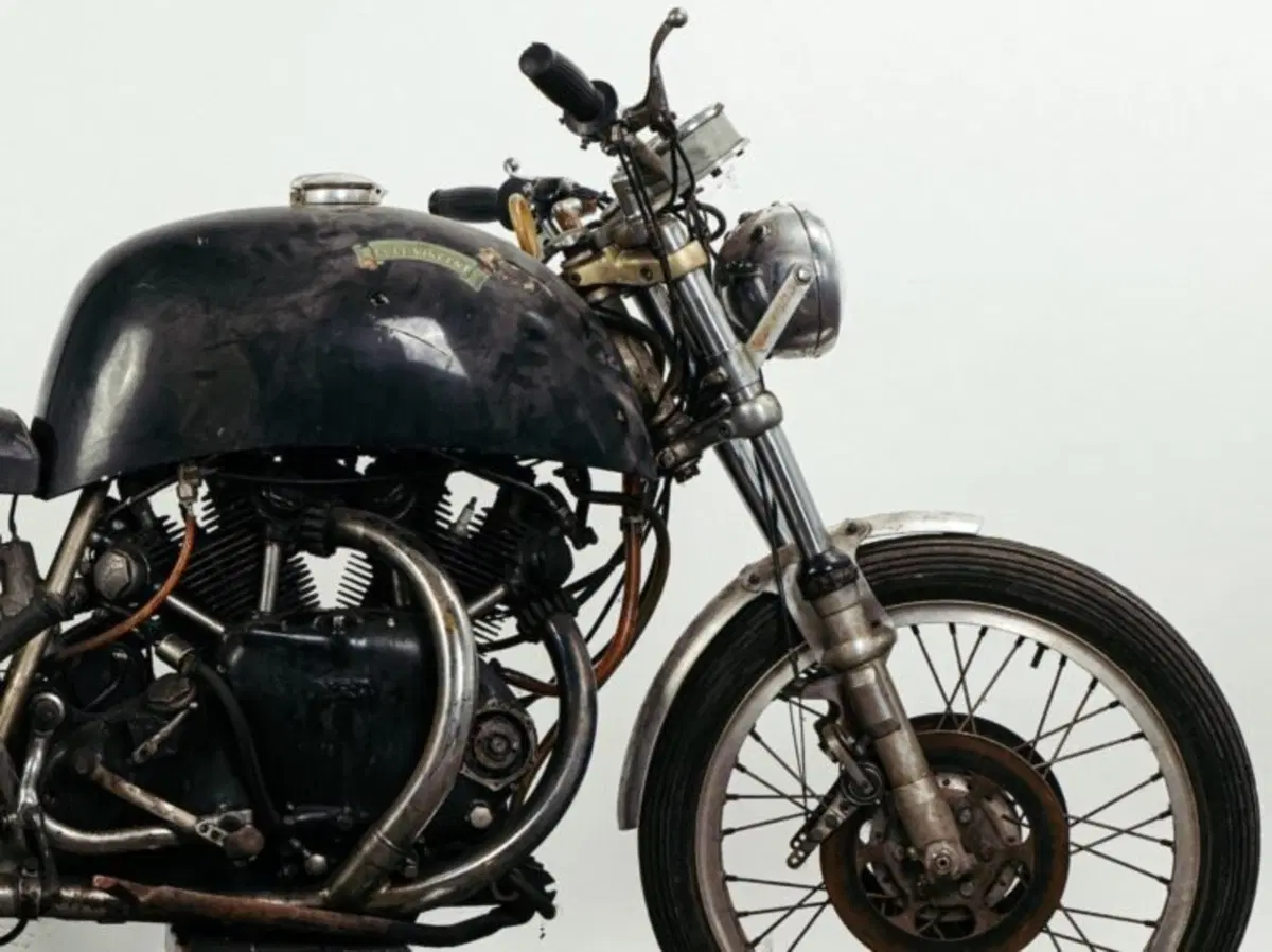 Egli-Vincent Black Shadow: la supermoto anni ’50 all’asta (4)