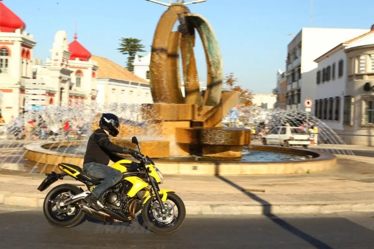 Kawasaki ER-6n   (17)