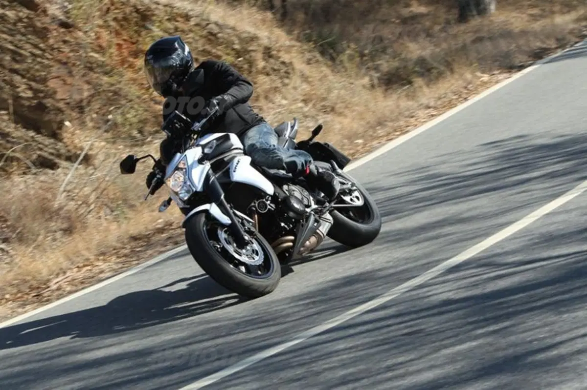 Kawasaki ER-6n   (18)