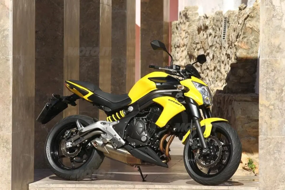 Kawasaki ER-6n   (25)