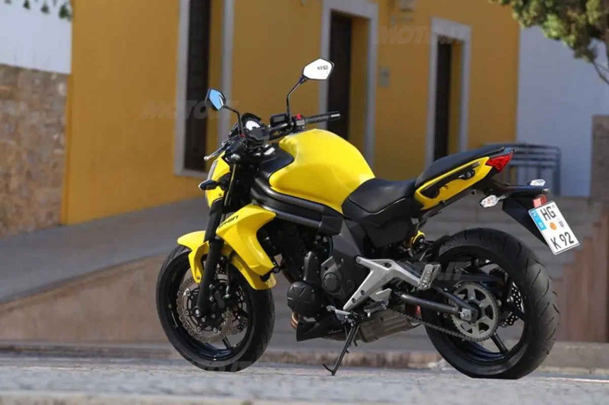 Kawasaki ER-6n   (27)