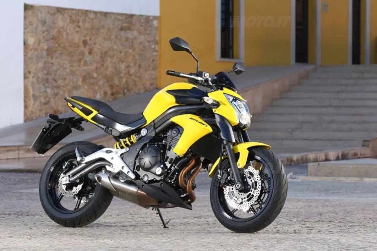 Kawasaki ER-6n   (37)