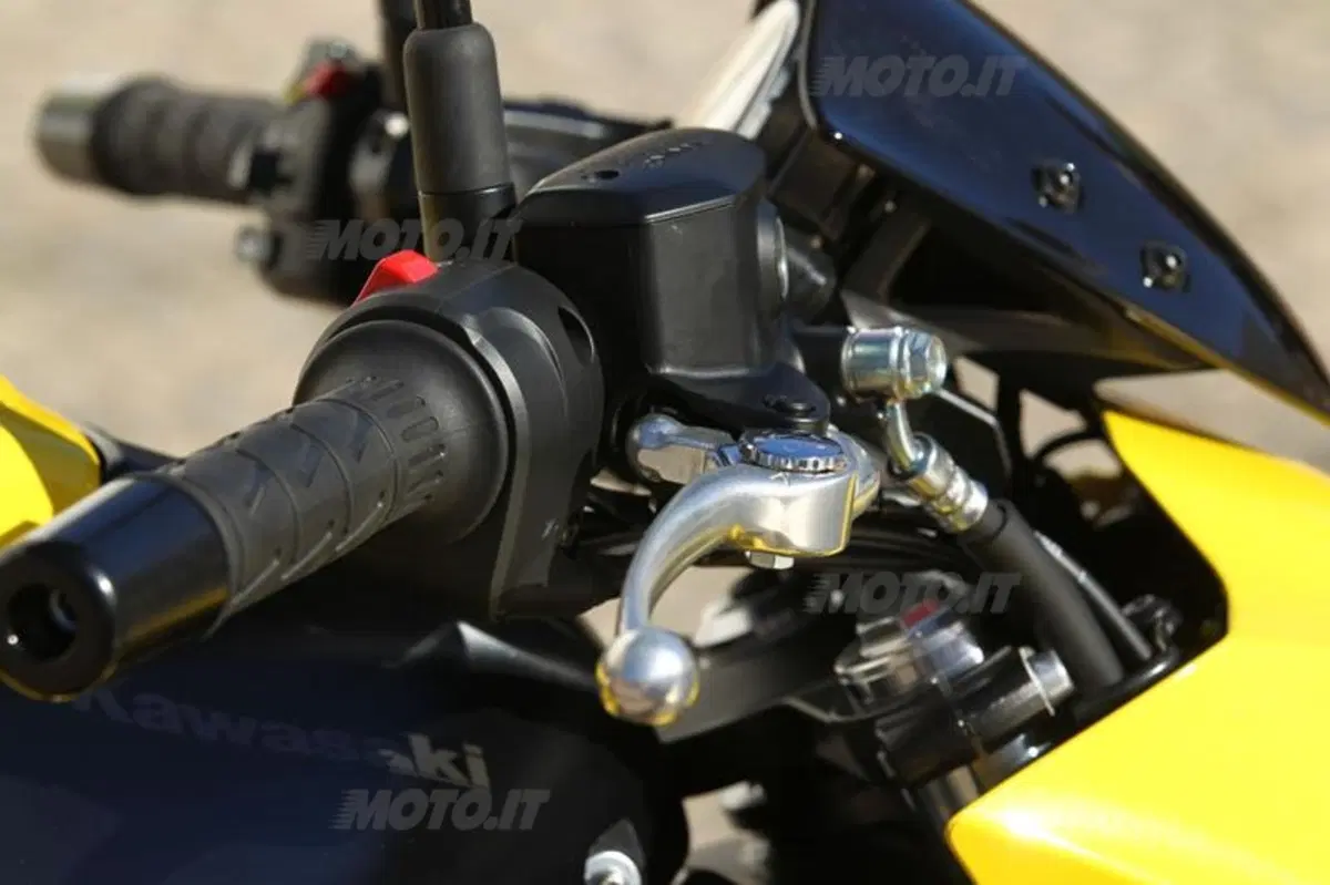 Kawasaki ER-6n   (44)