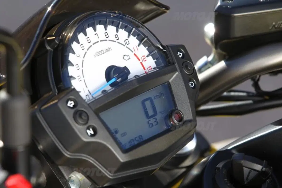 Kawasaki ER-6n   (51)