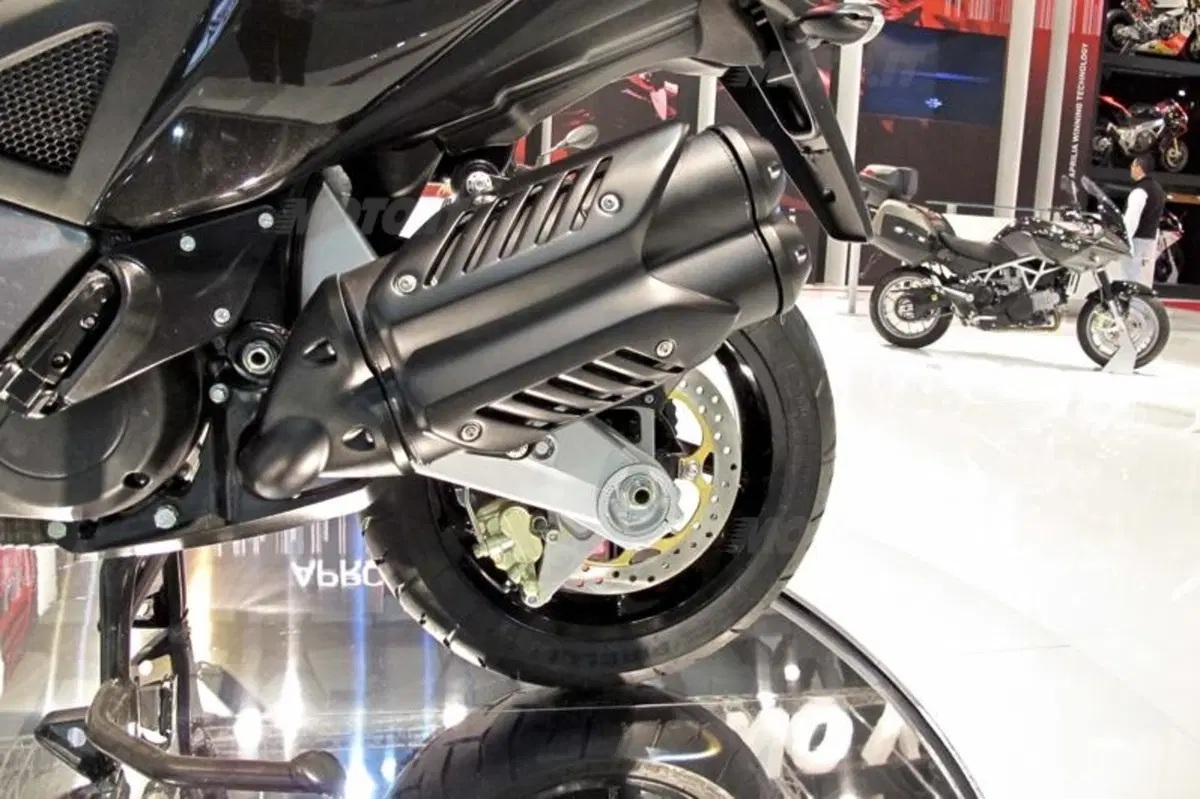 Nuovo maxiscooter Aprilia SRV 850  (3)