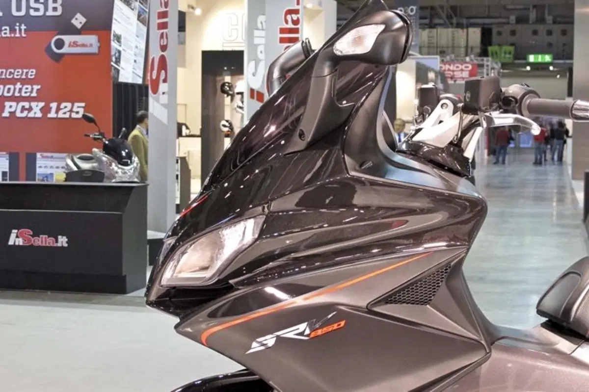 Nuovo maxiscooter Aprilia SRV 850  (7)
