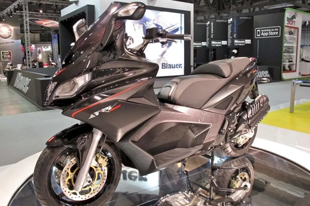 Nuovo maxiscooter Aprilia SRV 850  (8)