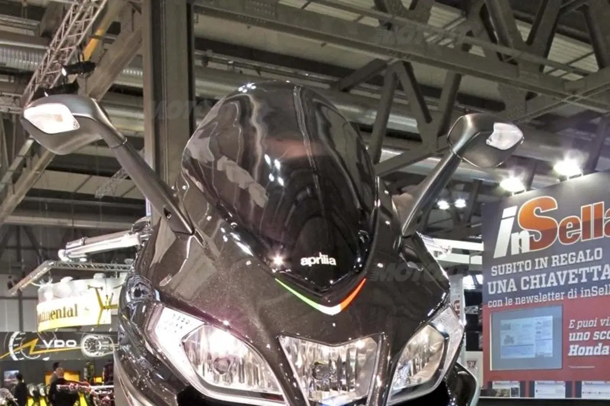 Nuovo maxiscooter Aprilia SRV 850  (14)