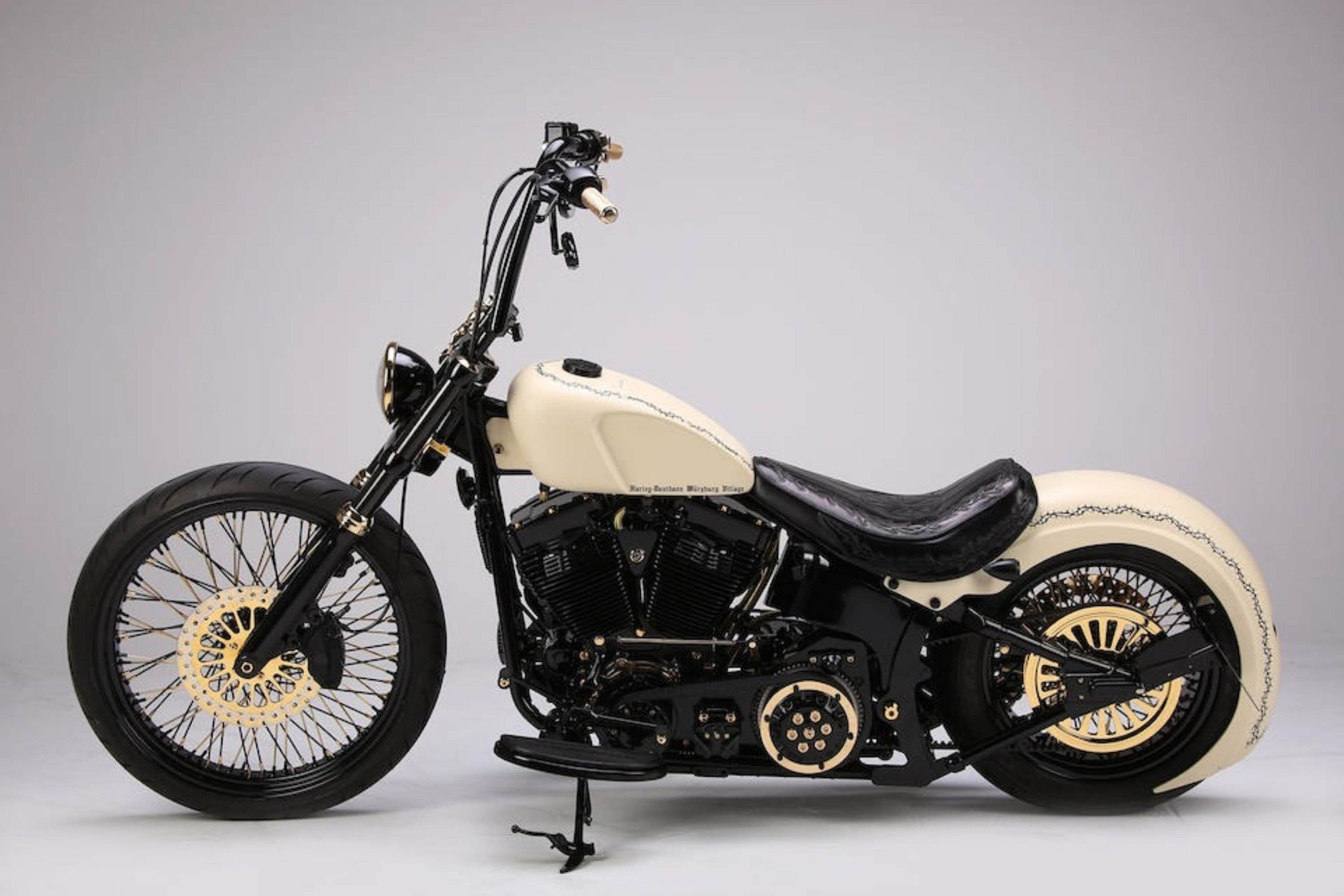 Harley Davidson &quot;White Unique&quot;: la moto donata al Papa all&#039;asta per beneficenza