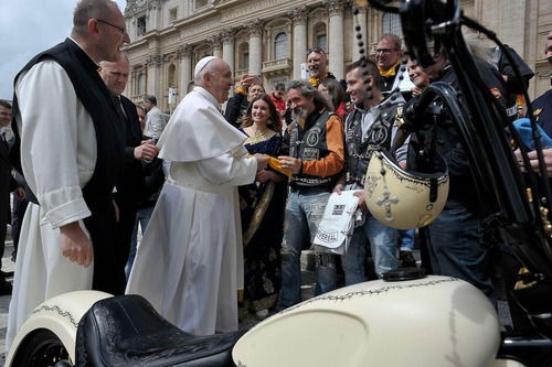 Harley Davidson White Unique: la moto donata al Papa all'asta per beneficenza (4)