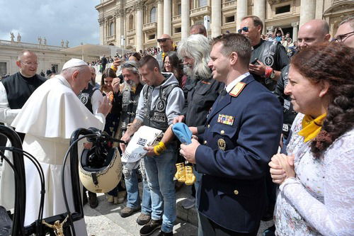 Harley Davidson White Unique: la moto donata al Papa all'asta per beneficenza (7)