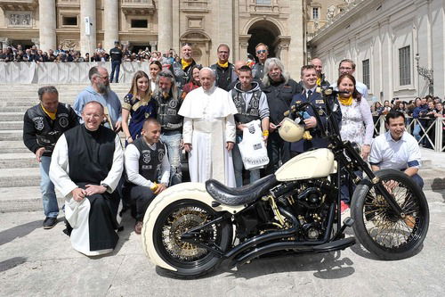 Harley Davidson White Unique: la moto donata al Papa all'asta per beneficenza (9)