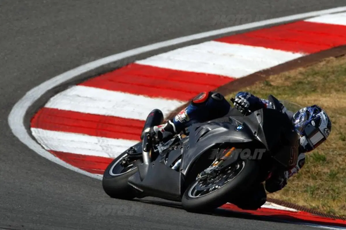Test. La SBK scende in pista a Portimao (11)