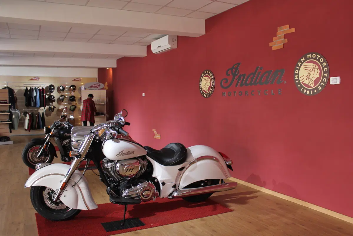 Indian a Roma: apre Custom Bros ed è subito successo! (6)
