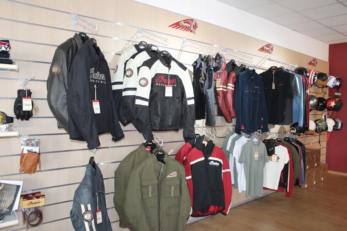 Indian a Roma: apre Custom Bros ed è subito successo! (14)