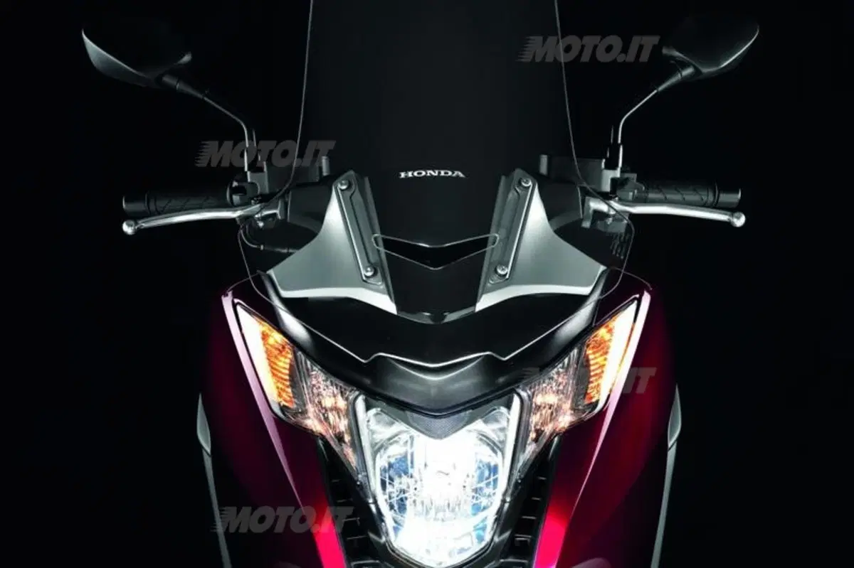 Honda Integra 700. Sembra uno scooter, va come una moto (13)