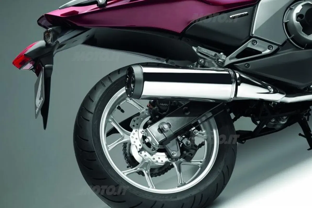Honda Integra 700. Sembra uno scooter, va come una moto (15)