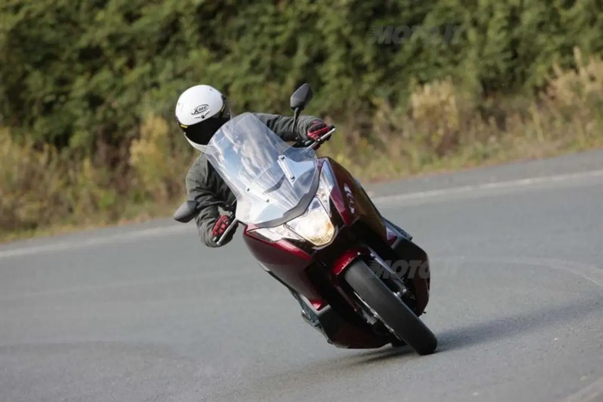 Honda Integra 700  (4)