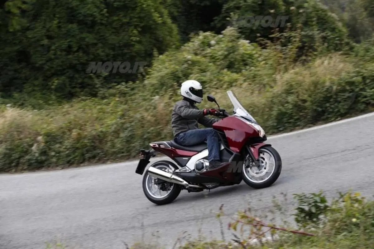 Honda Integra 700  (5)