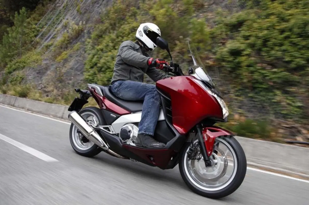 Honda Integra 700  (12)