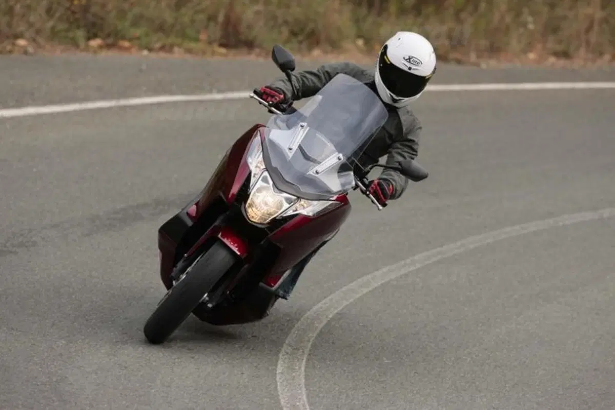 Honda Integra 700  (13)