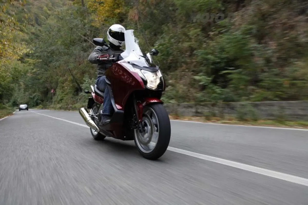 Honda Integra 700  (14)