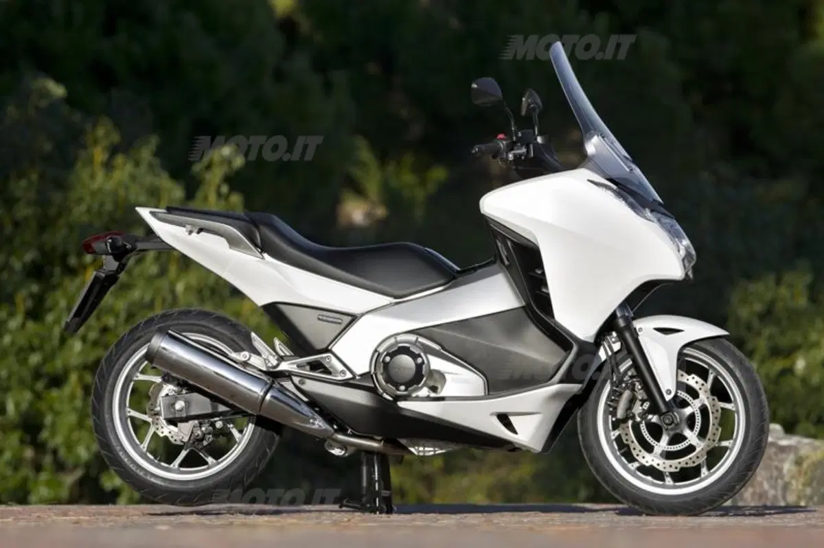 Honda Integra 700  (21)