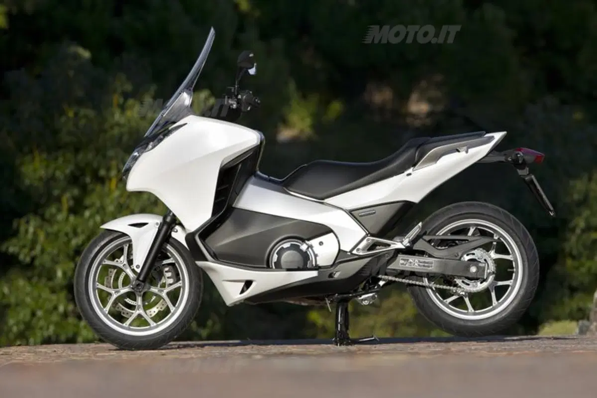 Honda Integra 700  (22)