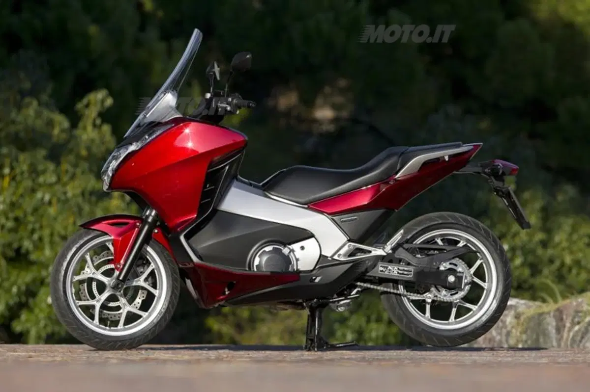 Honda Integra 700  (23)