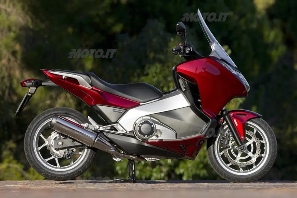 Honda Integra 700  (24)