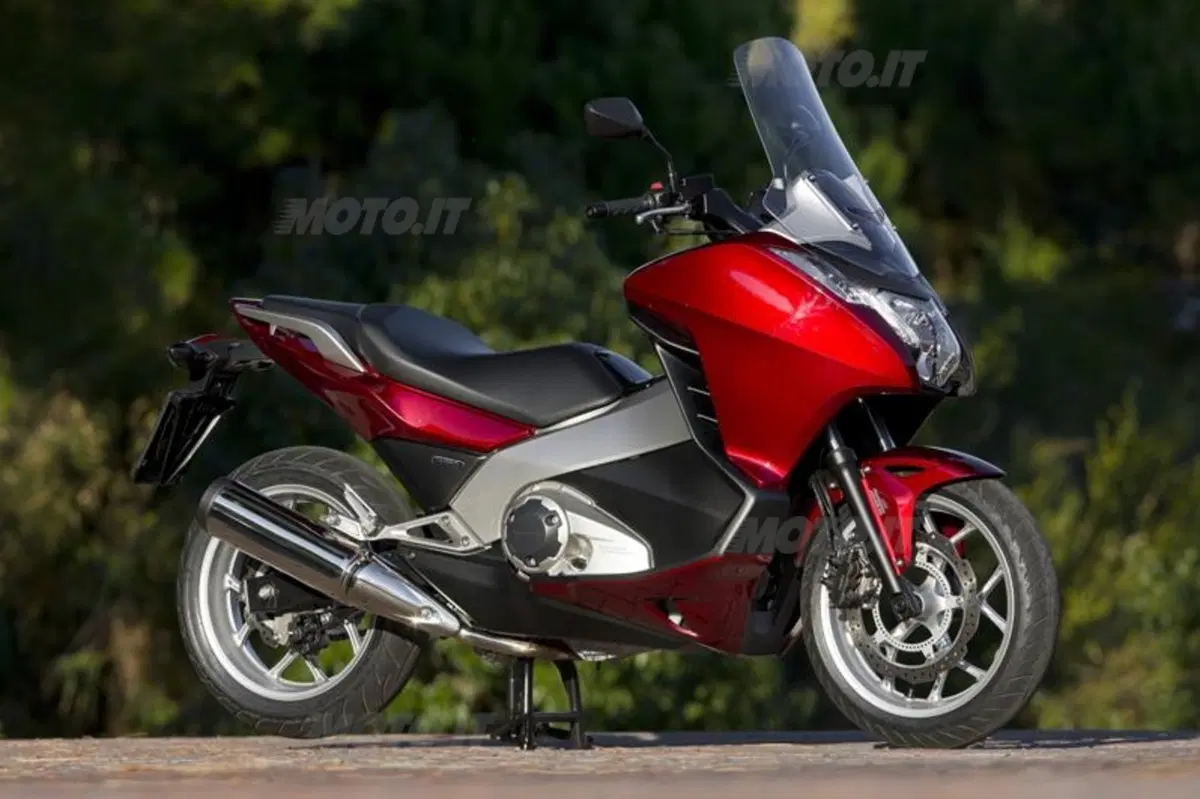 Honda Integra 700  (25)