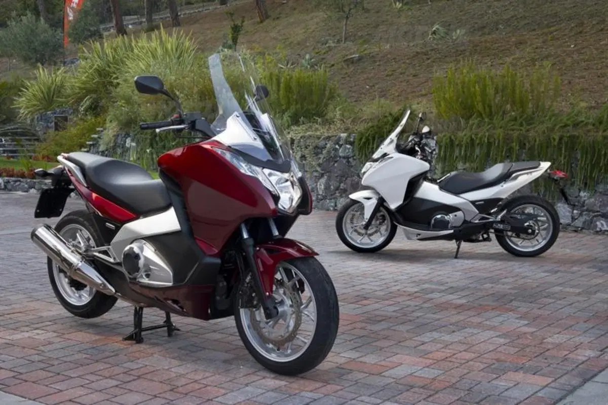 Honda Integra 700  (27)