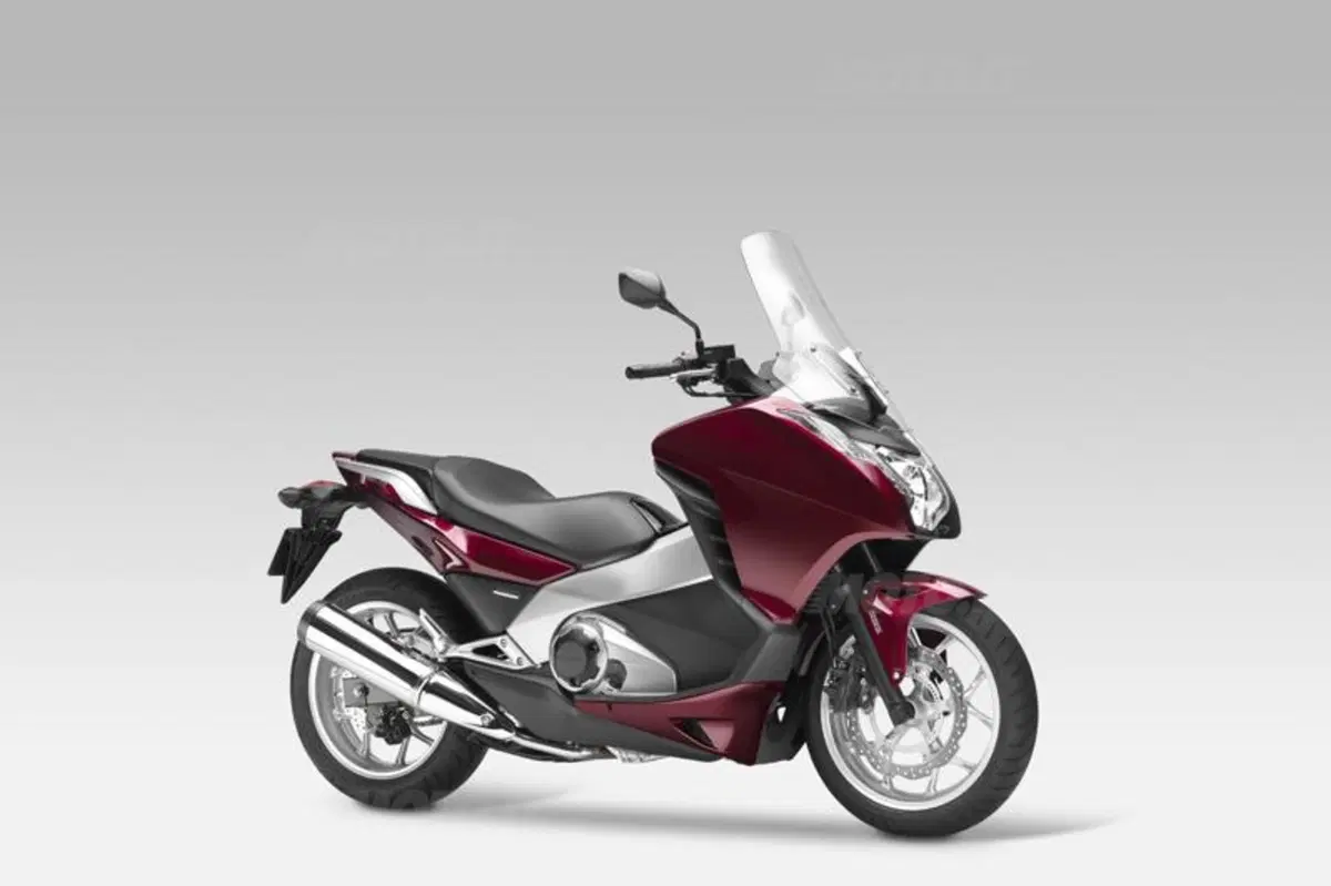 Honda Integra 700  (28)