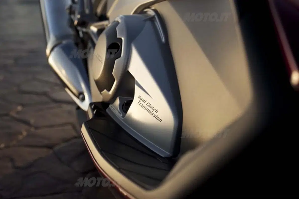 Honda Integra 700  (43)