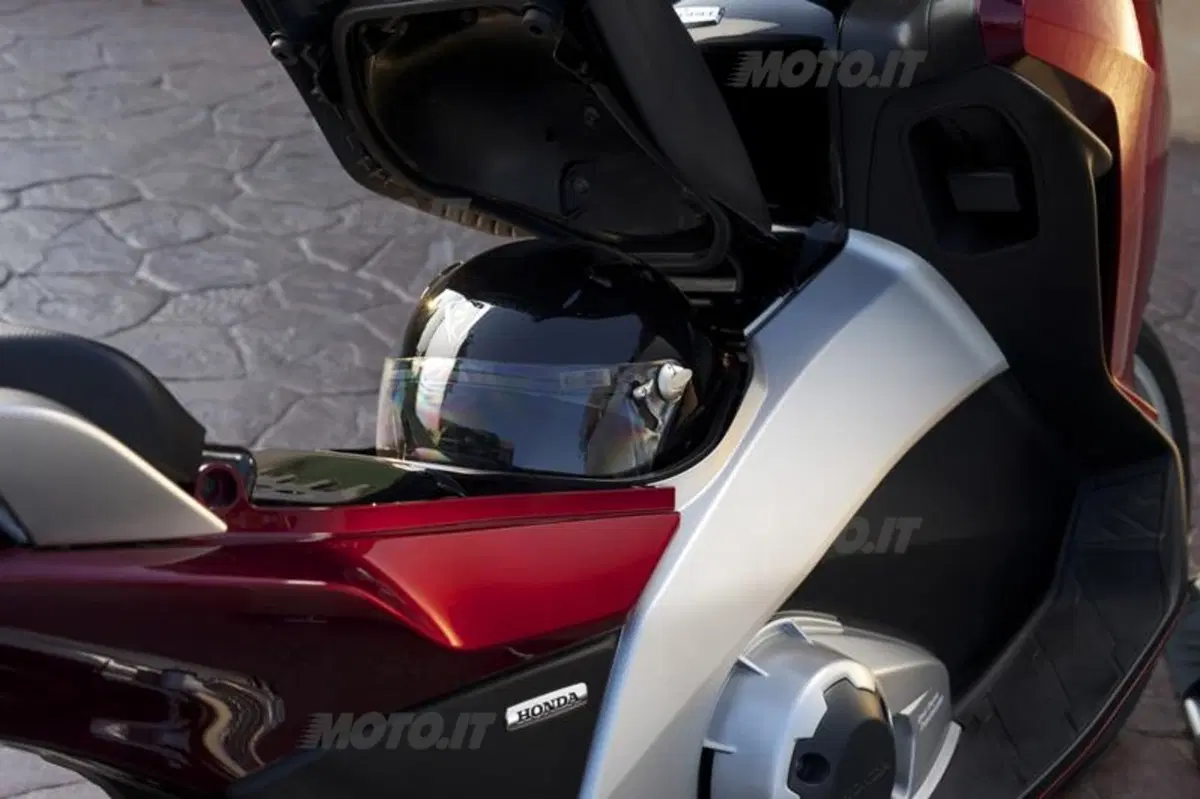 Honda Integra 700  (44)