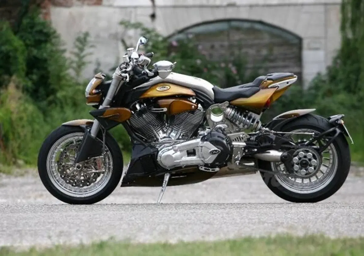La CR&amp;S DUU in versione stradale in mostra all'EICMA