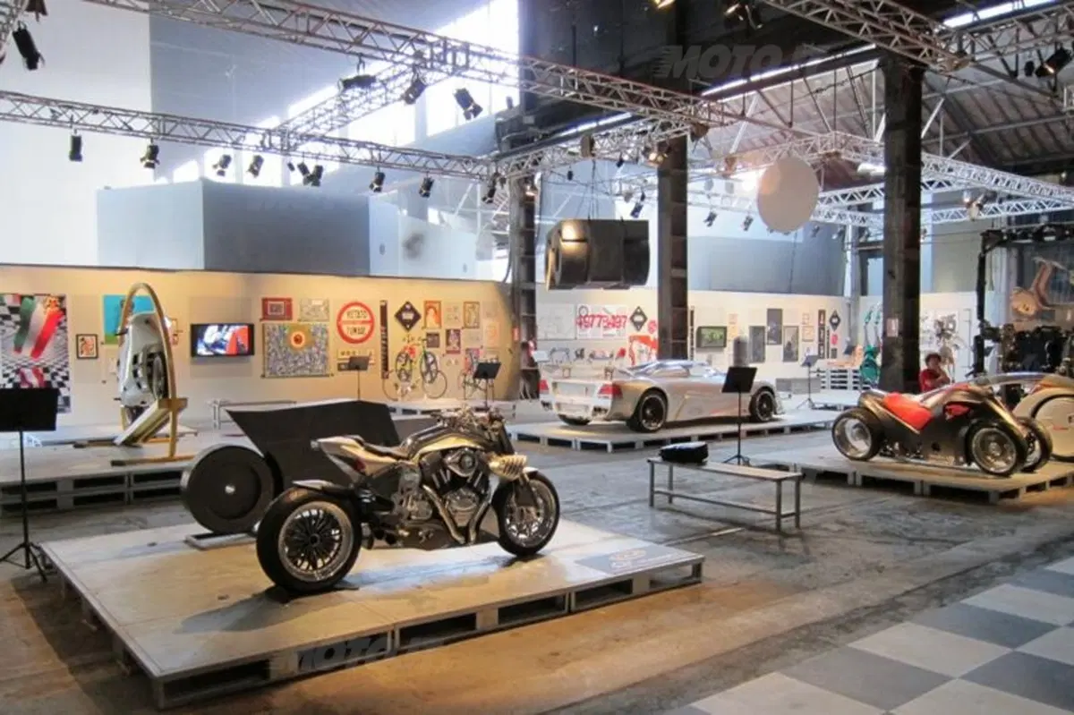 La CR&S DUU in versione stradale in mostra all'EICMA (5)