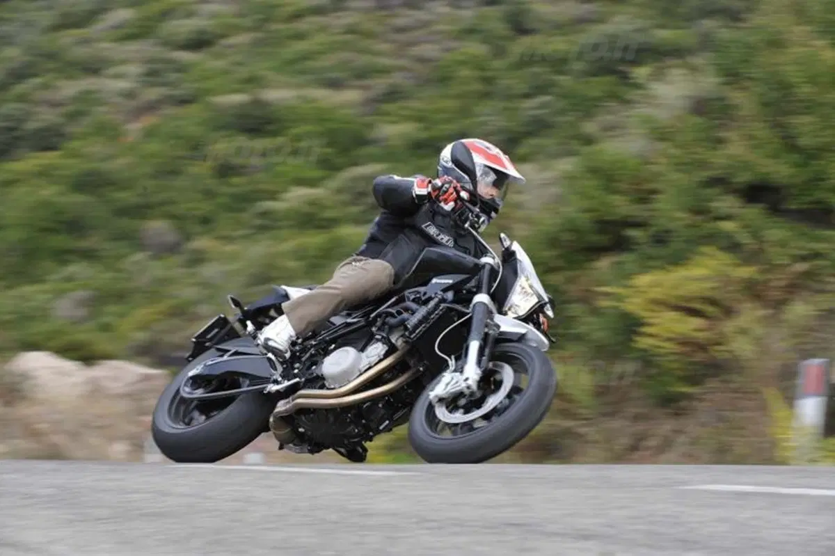 Husqvarna Nuda 900 e Nuda 900 R  (2)